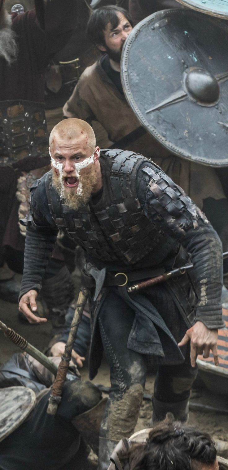 Bjorn Lothbrok, Bjorn Vikings, Vikings Wallpaper, Viking Pictures, Bjorn Ironside, Viking Wallpaper, Viking Aesthetic, Ragnar Lothbrok Vikings, King Ragnar