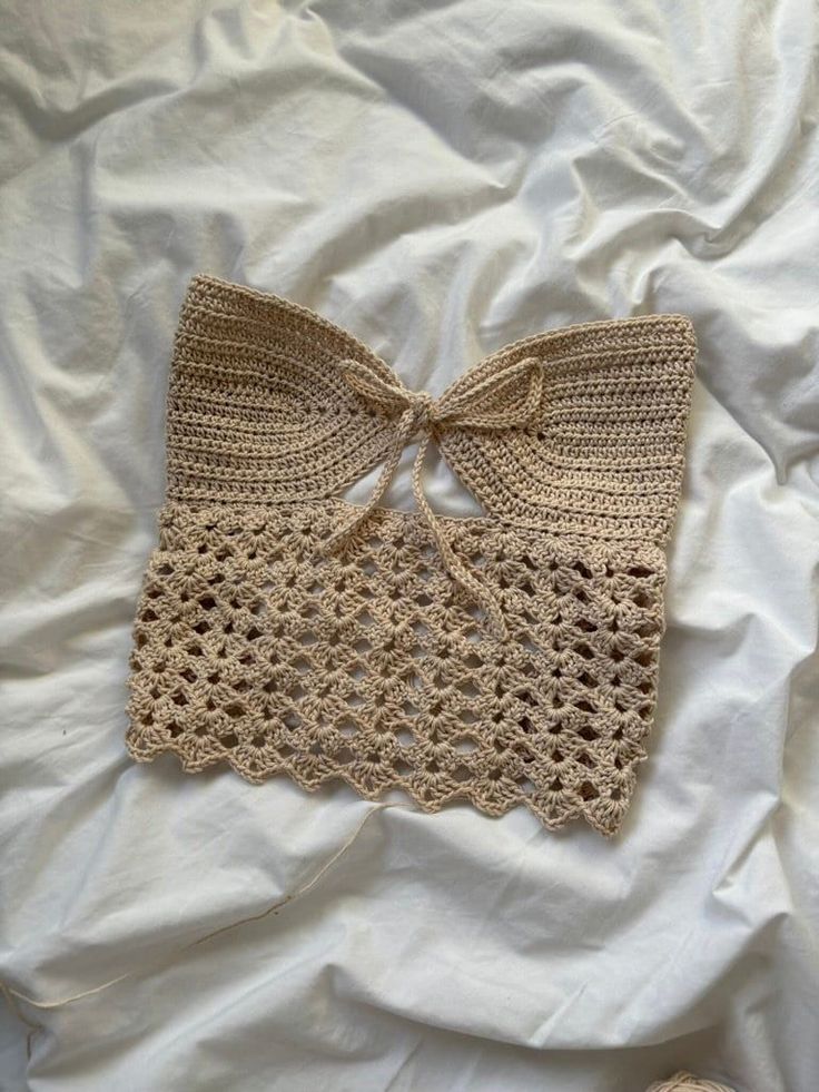 "Crochet Crop Top Patterns for Summer" https://youtu.be/G49Vq46pdkc?si=bLjjabODh1rirz5L Confection Au Crochet, 4mm Crochet Hook, Crochet Crop Top Pattern, Crochet Clothing And Accessories, Crochet Summer Tops, Crochet Inspo, Lace Bandeau, Crochet Fashion Patterns, Fun Crochet Projects