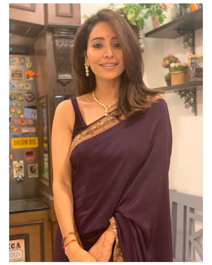 MsNegi posted on Instagram: “What a happy happy happyyyy festival is Diwali✨ In @ankiitaapatel ki pyaari माँ ki vintage saree ✨…” • See all of @ashanegi's photos and videos on their profile. Asha Negi, Queen Images, Sriti Jha, Bollywood Masala, Vintage Saree, Saree Jewellery, Backless Blouse, Indian Models, Tv Actors