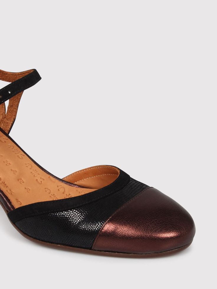 Chie Mihara Guera pumps, in calfskin. - FW24 - Contrasting blunt tip - Lizard skin effect - Cut-out detail - Suede leather finishing - Ankle closure with buckle - Leather insole with logo - Wide heel height: 7 cm - Leather bottom - Made in Spain - 100% calf leather Shoes For Woman, Lizard Skin, Wide Heels, Zegna Shoes, Leather Finish, Elegant Shoes, Womens Shoes High Heels, Italian Fashion Designers, Designer Products