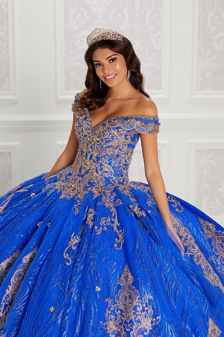 Off-the-shoulder cracked ice and embroidery ball gown with a sweetheart neckline, lace appliques and beading on the neckline, basque waist, corset back, featuring scalloped edge on the train. Short Cape included Blue With Gold Quinceanera Dresses, Pastel Prom Dress, Plus Prom Dresses, Purple Quinceanera Dresses, Quinceanera Dresses Gold, Glitter Prom Dresses, Classic Prom Dress, Basque Waist, Red Quinceanera Dresses