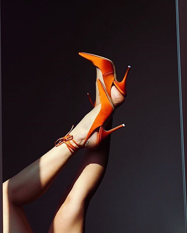 THE ATTICO on Instagram: “ORANGE⠀⠀��⠀⠀⠀⠀⠀⠀⠀ By @chiaracapitani⠀⠀⠀⠀⠀⠀⠀⠀⠀ #TheAttico #VenusPumps” Shoes Photography, Gogo Boots, The Attico, London Shoes, Cute Heels, Clipuri Video, Shooting Photo, Street Style Inspiration, Shoe Closet