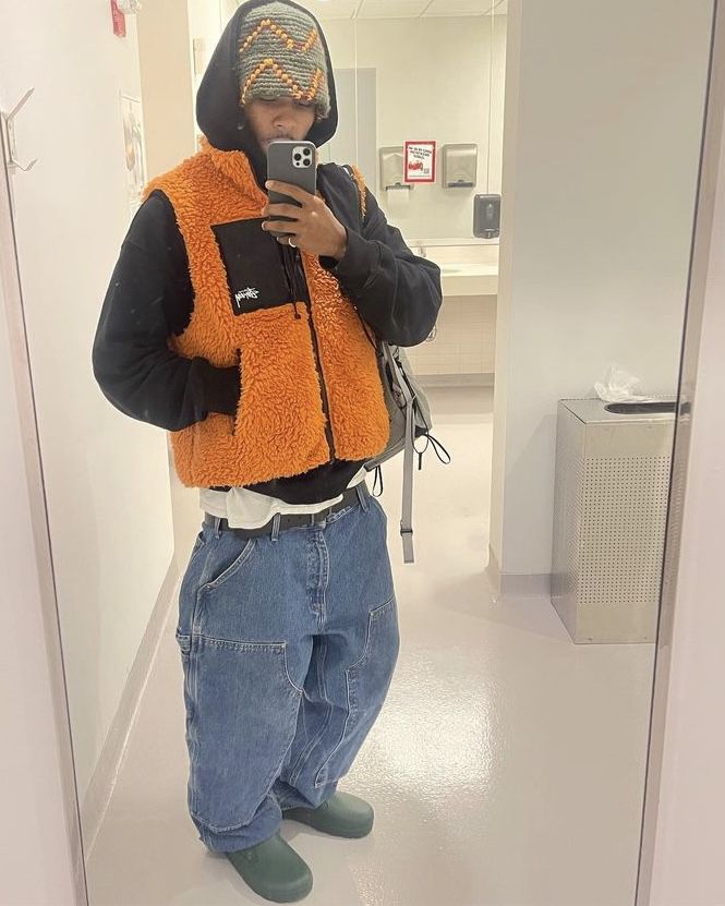 Outfits With Carhartt Pants, Carhartt Vest Outfit Men, Knee Pants Outfit, Carhartt Vest Outfit, Fleece Vest Outfit, Carhartt Outfit, Hat Outfit Men, Vest Outfits Men, Outfits Men Streetwear