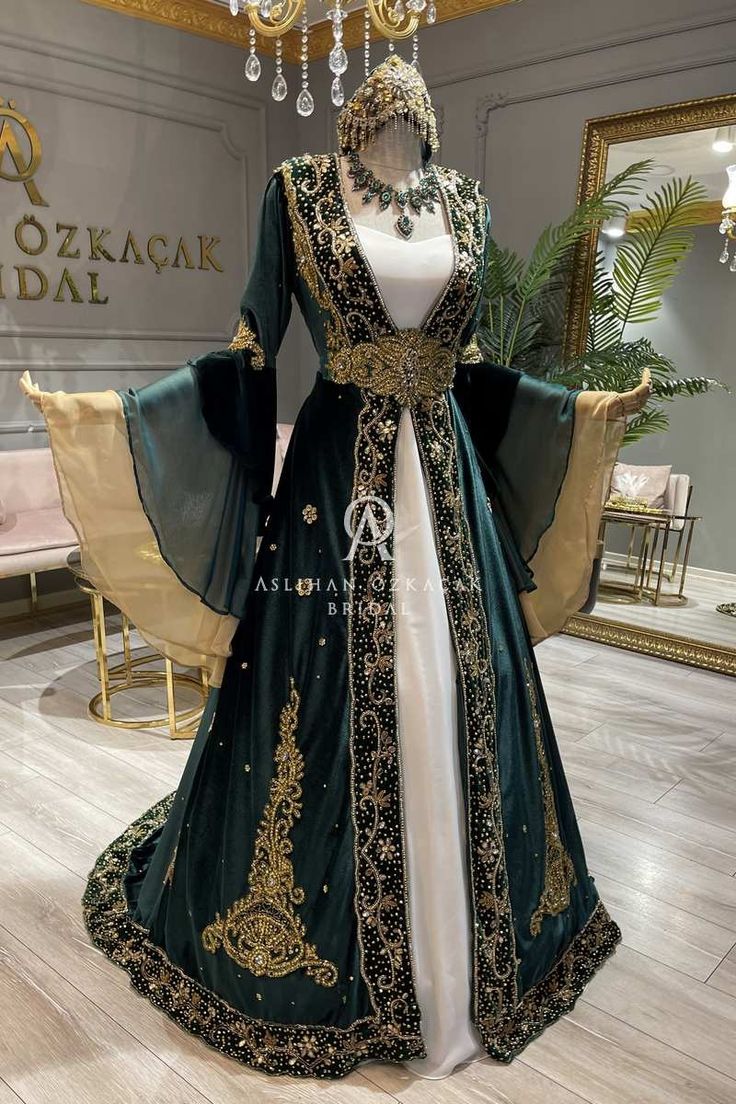 Turkish Royal Dresses, Turkish Bridal Dress, Turkish Henna Dress, Turkish Wedding Dress Traditional, Turkish Bridal Dresses, Arabian Nights Outfit, Henna Night Dress, Arabian Nights Dress, Arabian Kaftan