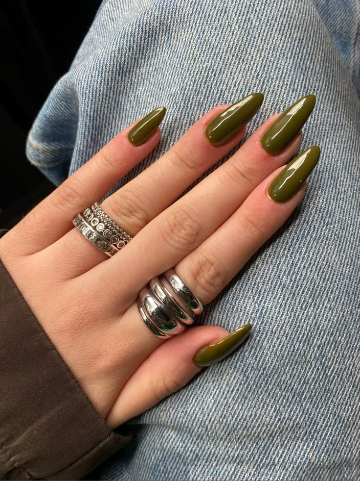 Olive Nail Art, Peridot Nails, Earth Tone Nails, Nailart Green, Olive Nails, Kutek Disney, Minimalist Nails, Dream Nails, Funky Nails