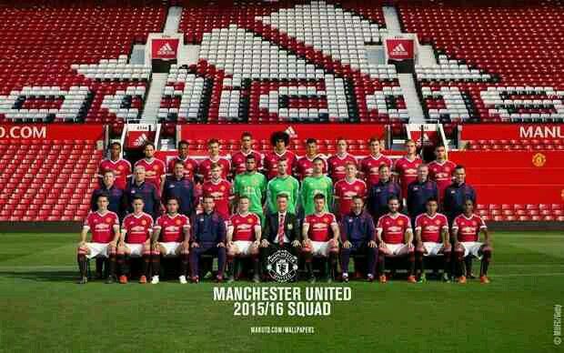 the manchester united squad poses for a team photo before their match against man utd