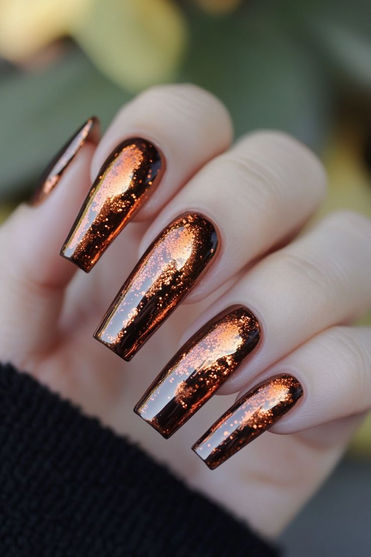 17 Jaw-Dropping Fall Chrome Nails for Your Next Mani Wedding Guest Nails Fall, Thanksgiving Chrome Nails, Chrome Coffin Nail Ideas, Halloween Nails Chrome, Halloween Chrome Nails, Fall Chrome Nails Designs, Copper Chrome Nails, Chrome Fall Nails, Fall Chrome Nails