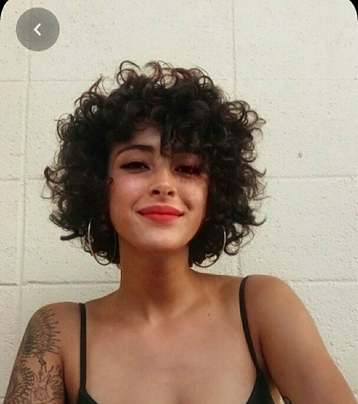 Messy Bob Hairstyles, Short Curly Haircuts, Haircuts For Curly Hair, Curly Hair Inspiration, Curly Hair With Bangs, Cut My Hair, Curly Hair Cuts, Short Curly Hair, Latest Hairstyles