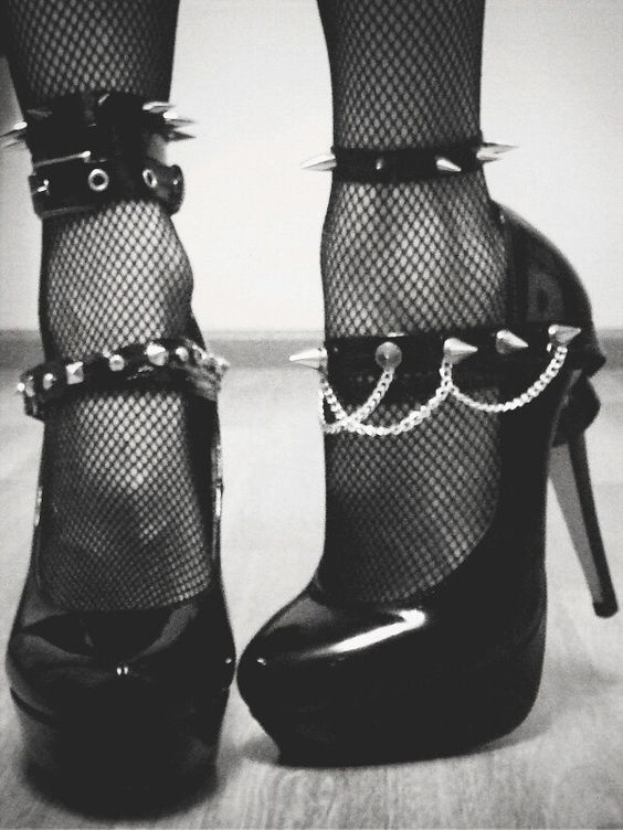 Goth Shoes, Gothic Shoes, Dr Shoes, Style Gothic, Prom Heels, Goth Outfits, Black High Heels, Crazy Shoes, Yohji Yamamoto