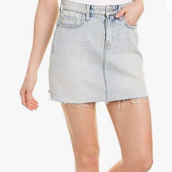 Brand New With Tags. Current/Elliott Women's Five-Pocket Mini Skirt; Size: 28 Color: Southerly (Light Wash) 100% Cotton Raw Frayed Hem Approx Measurements Waist 15.75; Length 15.50 0018 Denim Skirt With Pockets Short Length, Chic Mid-rise Skirt With Pockets, Mid-rise Denim Skirt With Pockets, Chic Mid-rise Skort With Pockets, Chic Light Wash Denim Skirt With Pockets, Trendy Skirt With Pockets For Day Out, Light Wash Cotton Mini Skirt With Pockets, Light Wash Cotton Skort With Pockets, Short Relaxed Skirt With Pockets