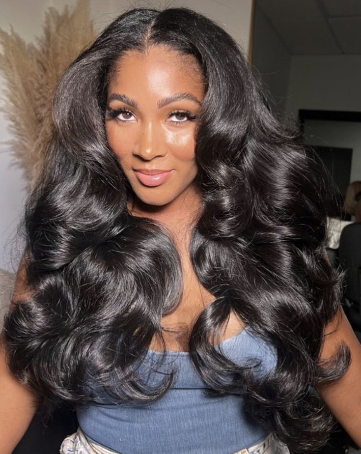 Bouncy Blowout Black Hair, Bombshell Curls Middle Part, Big Curly Blowout, Voluminous Hair Black Women, Wave Curls Long Hair, Bombshell Curls Black Women, Big Curls Black Women, Wavy Bundles, Color Hair Extensions