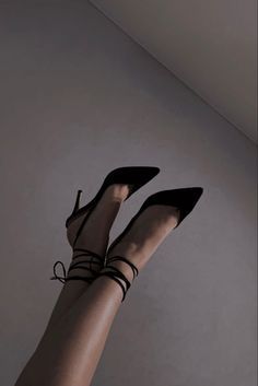 Aesthetic Black High Heels, Sleek Black Heels, Black Heels Aesthetic Classy, Cute Black Heels Classy, Aesthetic Heels Pictures, Black High Heels Classy, Black Aesthetic Heels, Heals Aesthetics, High Heels Aesthetic Black