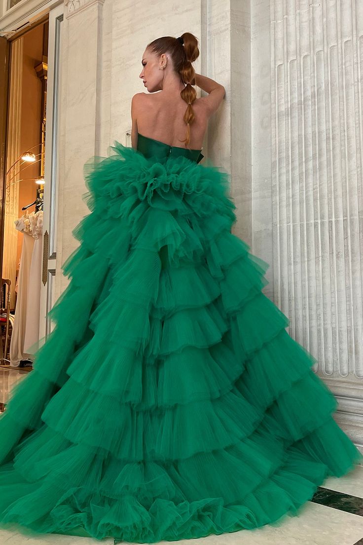 Description Dark Green High-low, Long dress Sleeveless Open neckline Tulle Dry Clean Evening Dress Made in Spain 23-24 Special Occasion Gowns, Dress Name, High Low Prom Dresses, Fitted Top, Prom Gown, Dress Sleeveless, Asymmetrical Dress, Green Dress, Evening Dress