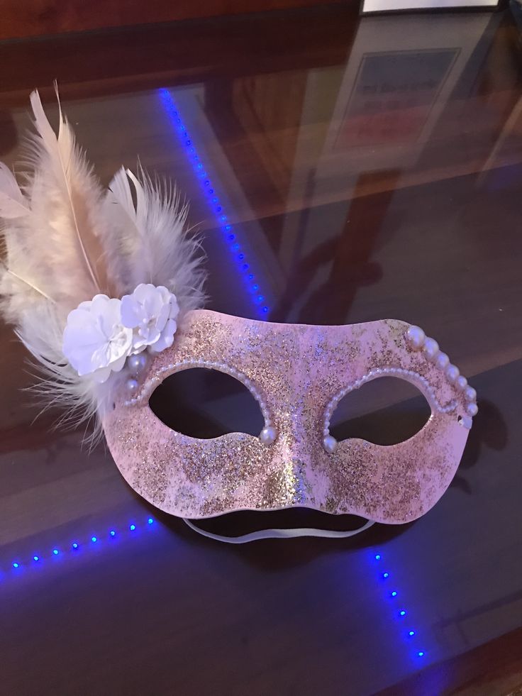 Fancy Mask Party Masquerade Ball, Easy Masquerade Mask, Face Mask Party Ideas, Feather Masquerade Mask Diy, Masquerade Mask Diy Prom, Masquarede Ball Masks Diy, Masquerade Ball Mask Diy, Diy Mask For Masquerade Ball, Homemade Masquerade Mask