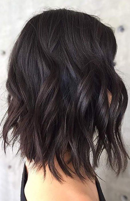 25 Sexy Black Hair With Highlights to Try in 2020 - The Trend Spotter Longbob Hair, Short Hair Highlights, Black Hair With Highlights, Different Hair Colors, Dark Brown Hair Color, Penteado Cabelo Curto, Short Hairstyle, Loose Curls, Hair Color Dark