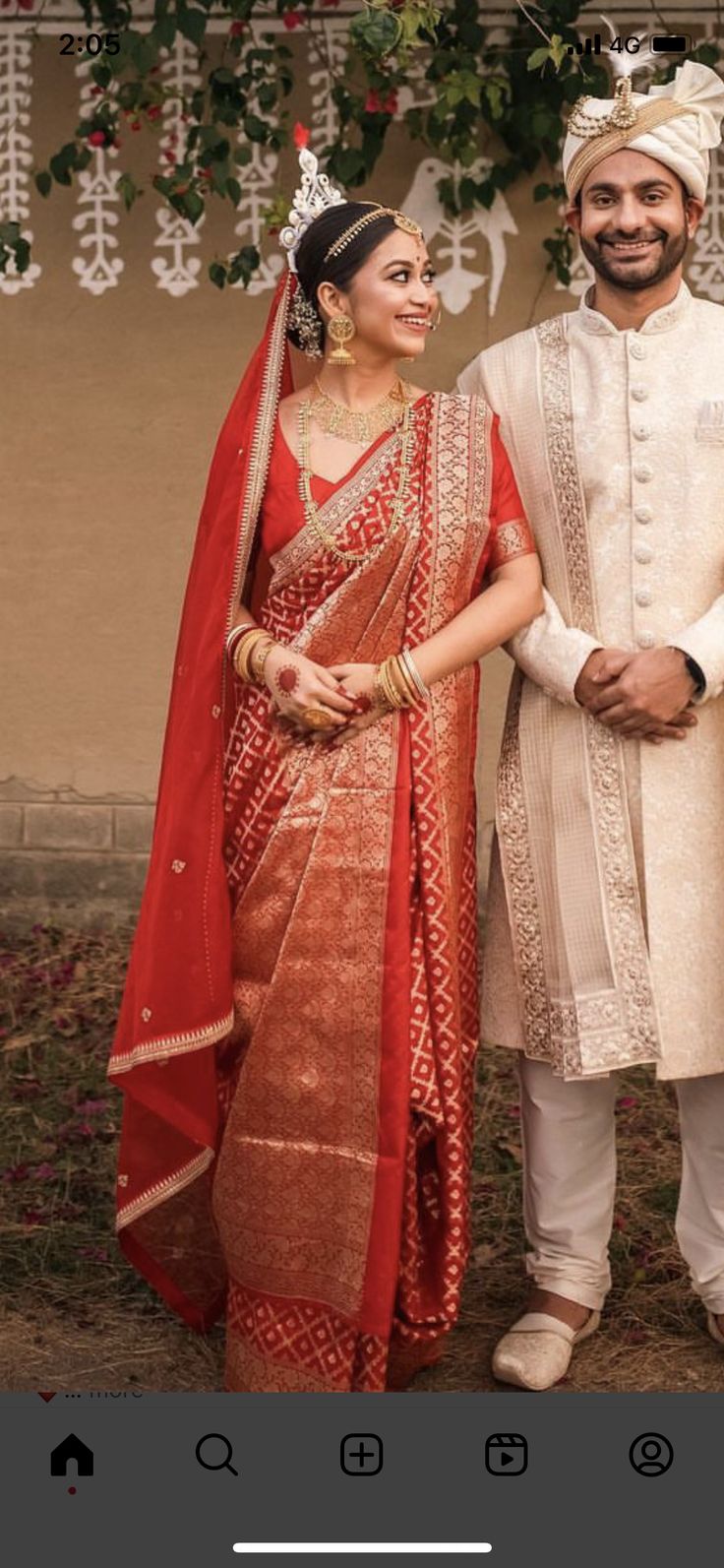 Dulhan Saree Wedding Outfits, Bridal Bengali Look, Bride Chunari, Red Shalu Saree For Bride, Bengali Bride Simple Look, Bengali Bride Entry, Sabyasachi Bengali Bride, How To Wear Bengali Saree, Bengali Groom Outfit