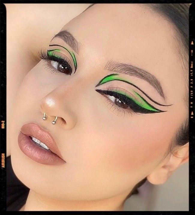 Black And Neon Green Eye Makeup, Neon Liner Looks, Green Graphic Liner Looks, Neon Green Eyeliner Makeup Looks, Green Neon Makeup Looks, Neon Green Eyeliner Looks, Neon Green Graphic Liner, Neon Green And Black Eyeshadow, Green Makeup Eyeliner