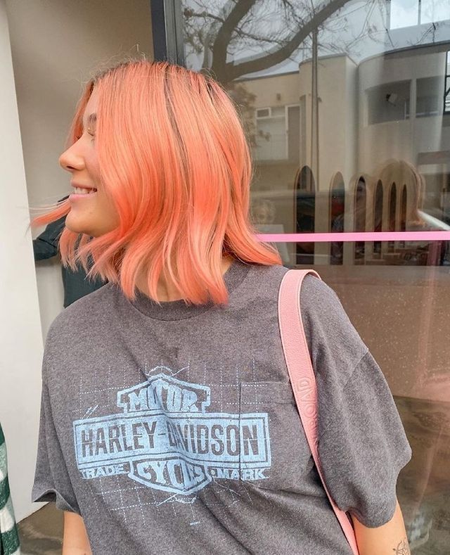 Peach Hair With Blonde Money Piece, Peach Hair Short, Peach Short Hair, Pink Peachy Hair, Short Peach Hair, Peach Hair Pastel, Peach Blonde Hair Short, Peach Color Hair, Peachy Orange Hair