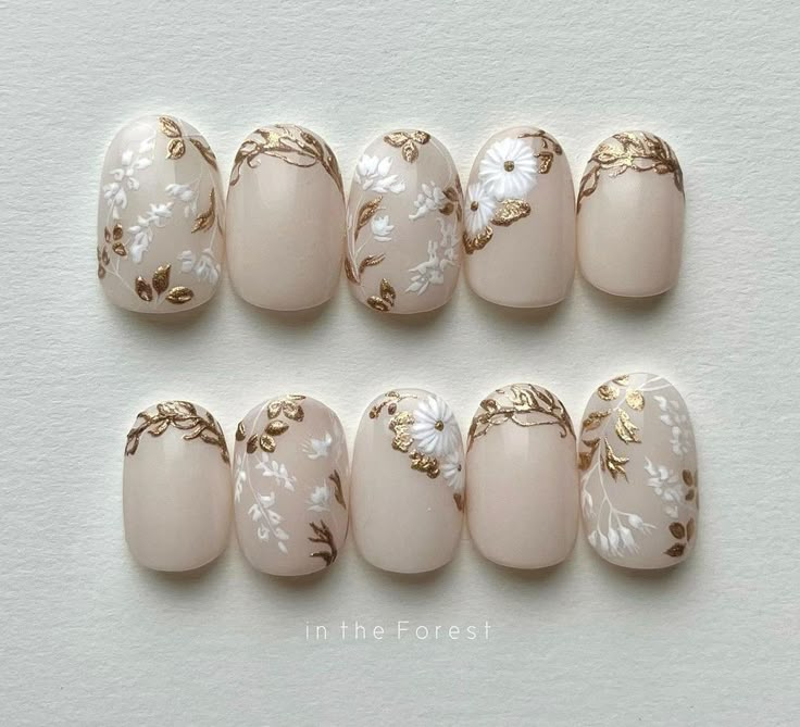 Gold Filigree Nails, Painting Nail Art Designs, Gold Floral Nails, Rococo Nails, Victorian Nails, Nail Designs For Autumn, Boho Nails, Milky Nails, Art Deco Nails