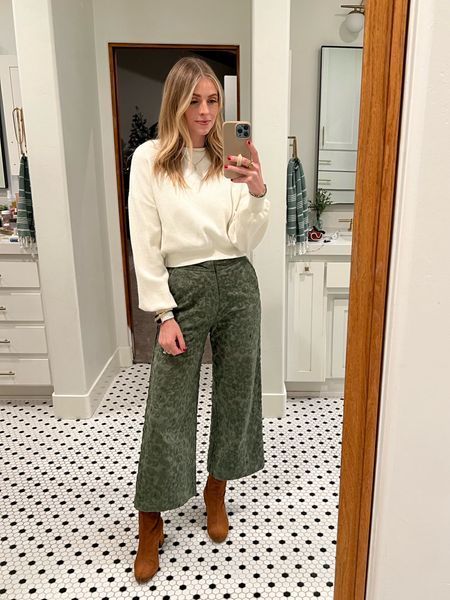 Green Wide Leg Pants Outfit Winter, Green Suede Pants Outfit, Green Suede Boots Outfit, Green Pants Work Outfits Women, Green Ankle Boots Outfit, Tan Boots Outfit Ankle Winter, Green Booties Outfit, Simple Holiday Outfits, Suede Ankle Boots Outfit