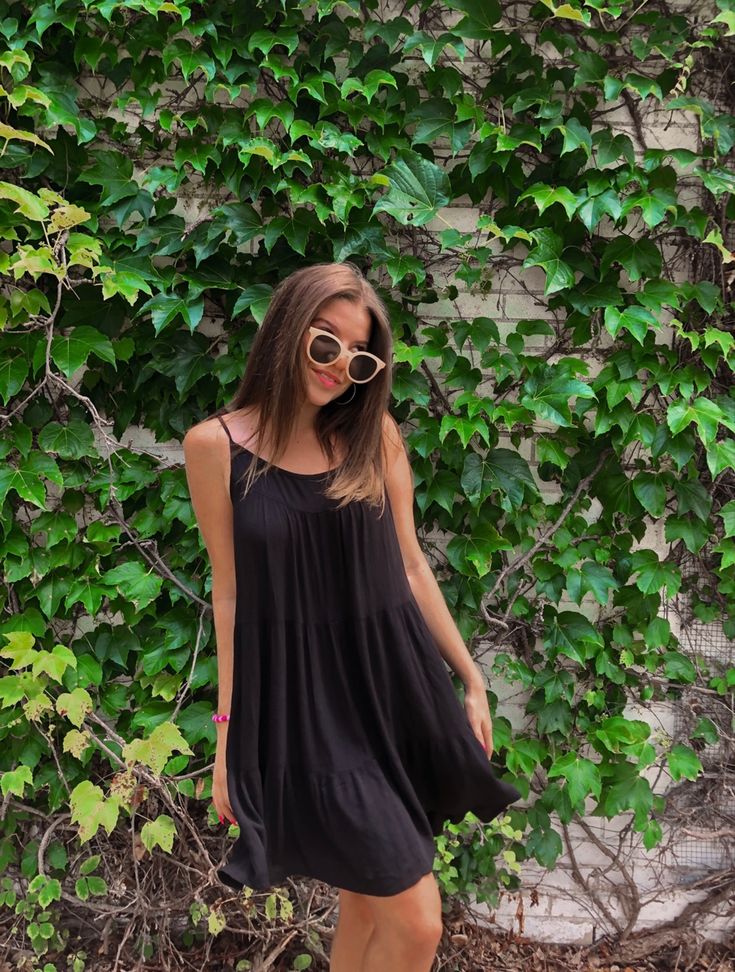 Concert Outfit Beach, Sundress Photoshoot, Style Summer Dress, Sunglasses Aesthetic, Lunch Outfit, Aesthetic Poses, Cute Sundress, Instagram Photoshoot, Casual Sundress