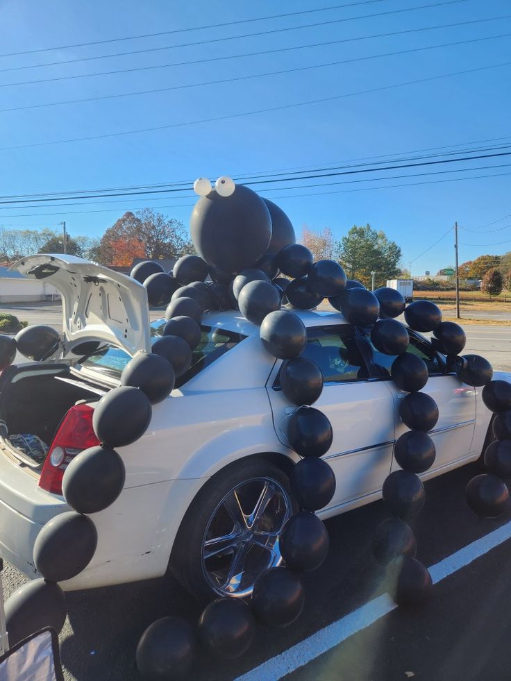 a car with balloons attached to the trunk