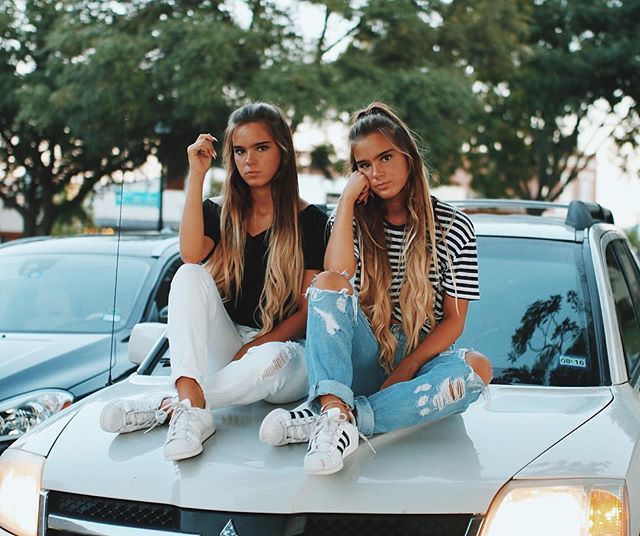 Tess and Sarah Fast Driving, Driving Car, Best Friend Photography, Artsy Pictures, Best Friend Photos, Bff Goals, Bestie Goals, Foto Poses, Bff Pictures