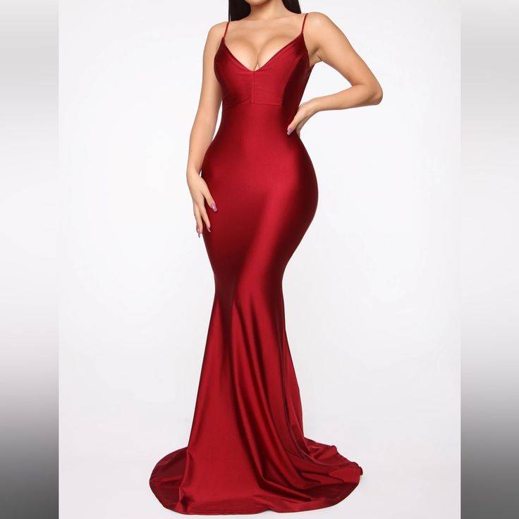 Never Worn Maxi Dress Adjustable Straps Mermaid Open Back Ruched Detail Stretch Self 82% Nylon 18% Spandex Lining 100% Polyester Wine Maxi Dress, Teen Prom, Max Dresses, Designer Party Dresses, Fashion Nova Models, Fashion Nova Dress, Curve Dresses, Satin Dress, Skirt Black