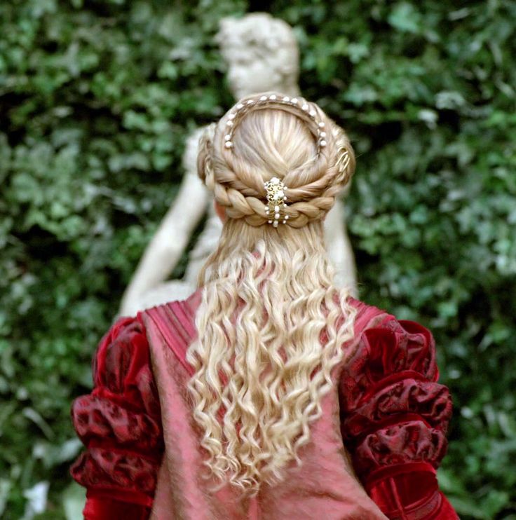 Fairy Hairstyles, Historical Hairstyles, Medieval Hairstyles, Lucrezia Borgia, The Borgias, Fairy Hair, Fantasy Hair, Princess Hairstyles, Hair Reference