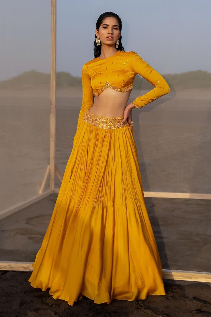 Yellow Indian Outfit, Choli Ideas, Yellow Blouse Designs, Blouse With Lehenga, Cousin Wedding, Lehenga Ideas, Pleated Lehenga, Navratri Outfits, Lengha Blouse Designs