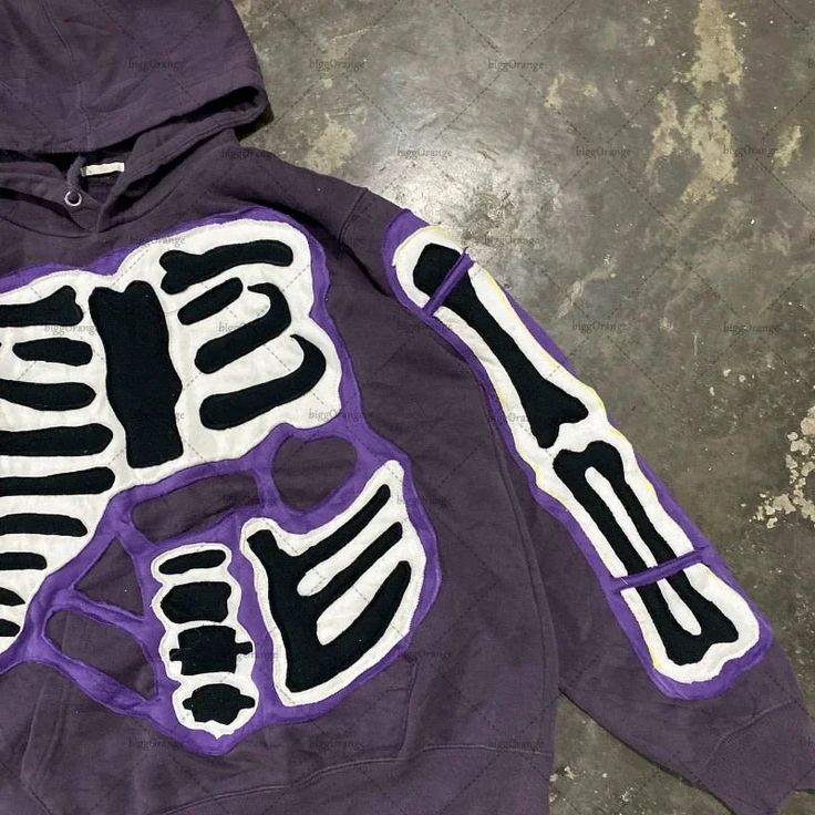 SPECIFICATIONS Sleeve Length(cm): Full Material: Polyester Style: HIP HOP Pattern Type: Print Thickness: STANDARD Type: LOOSE Clothing Length: Regular Item Type: Hoodies Collar: Hooded Closure Type: None Sleeve Style: Regular Hooded: Yes