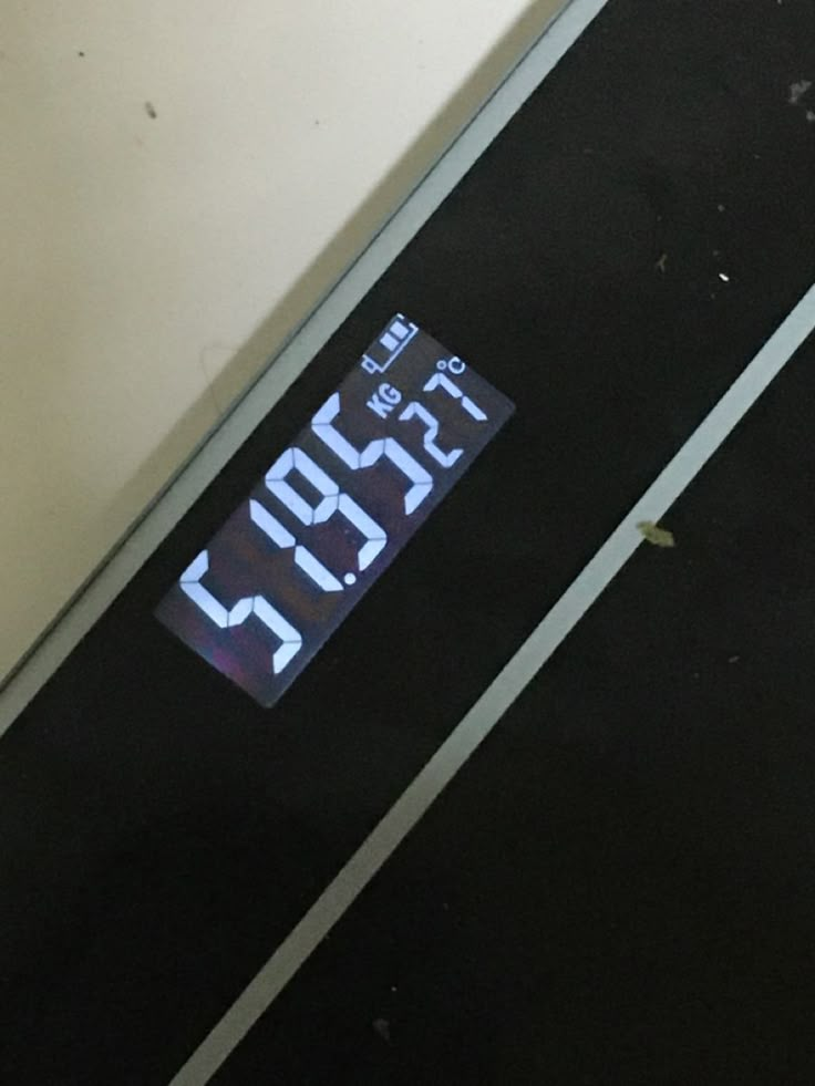 an electronic scale with the time displayed on it