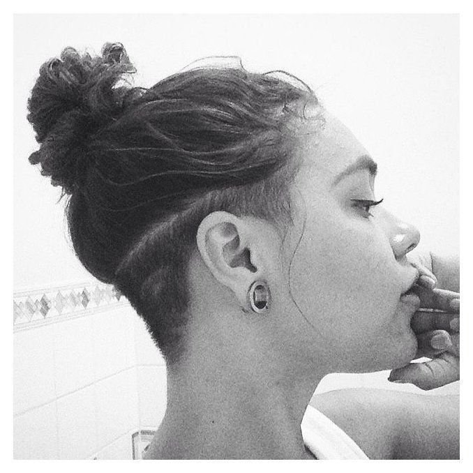 Female Undercut Long Hair, Undercut Hairstyles Women, Undercut Long Hair, Half Shaved Hair, Shaved Undercut, Undercut Women, Short Hair Undercut, Undercut Hairstyles, Long Hair Women