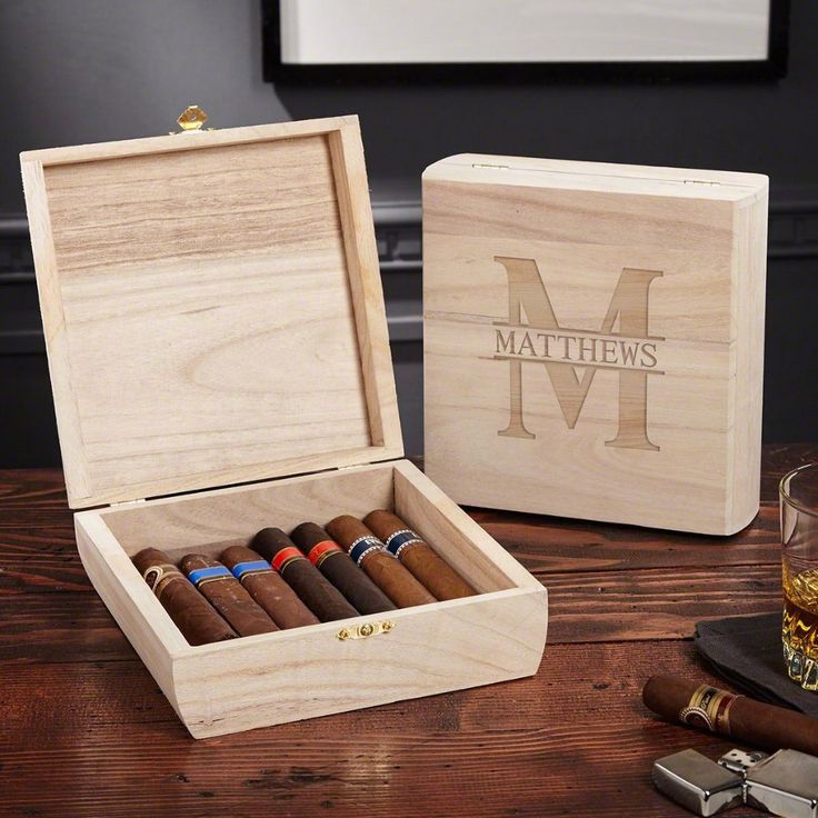 Man Cave Accessories, Retirement Gifts For Men, Corporate Christmas Gifts, Whiskey Gifts, Vintage Boxes Wooden, Boyfriend Diy, Wood Working Gifts, Diy Gifts For Boyfriend, Humidor