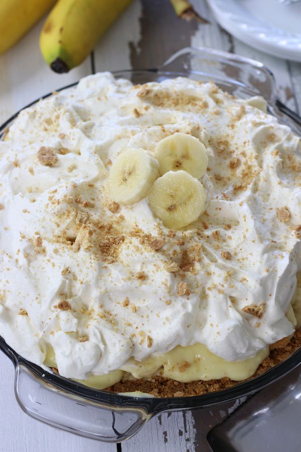 there is a pie with bananas on top