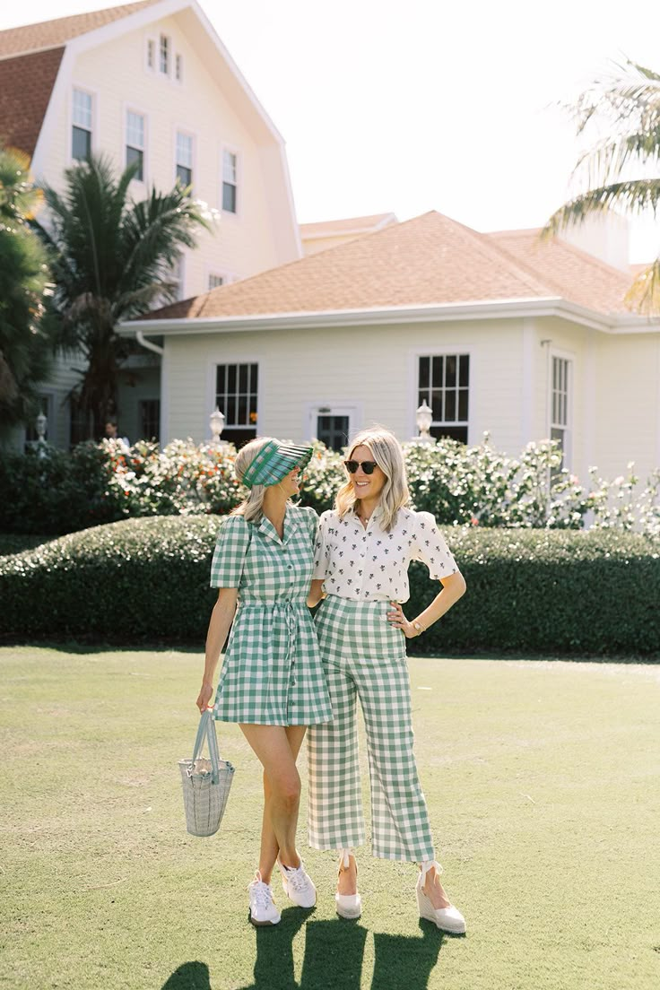 What to wear to The Masters 2022 - Byrdie Golf social outfits Good Tournament Outfit, Us Open Golf Spectator Outfit Women, Spring Country Club Outfit, Tpc Outfits Women, Pga Golf Spectator Outfit, Croquet Outfit Women, Pga Outfit Women Spectator, Womens Country Club Attire, Womens Country Club Outfit