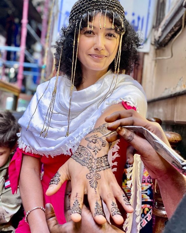 Egyptian culture
Henna was used in Egypt since ancient Egyptians thousands of years ago Henna History, Egyptian Henna, Egyptian Heritage, Tattoo Mehndi, Egyptian Accessories, Egyptian Culture, Ancient Egyptians, Cairo Egypt, Egyptian Gods