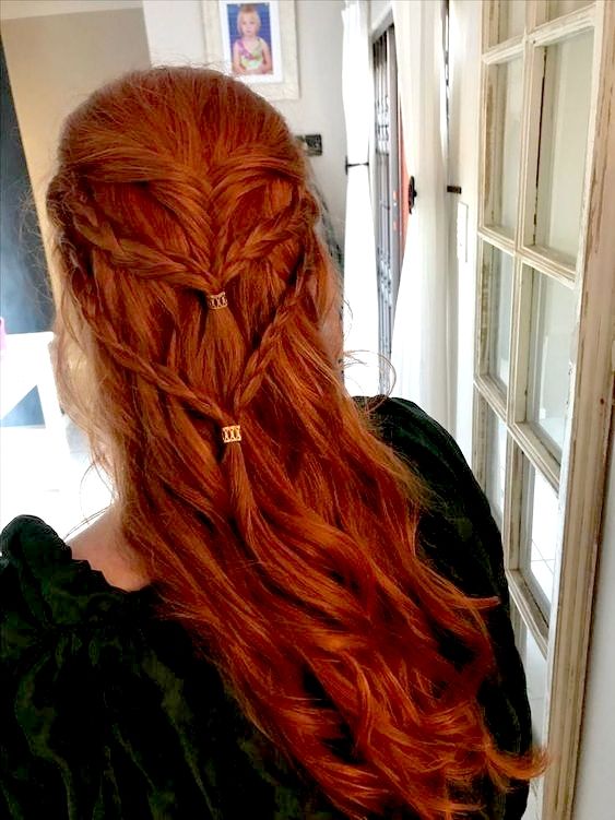 celtic Celtic Half Up Half Down, Celtic Woman Hairstyle, Scottish Highland Hairstyles, Welsh Hairstyles, Celtic Goddess Costume, Traditional Nordic Hairstyles Women, Anglo Saxon Hairstyles, Mid Evil Hair Styles, Celtic Braids Women