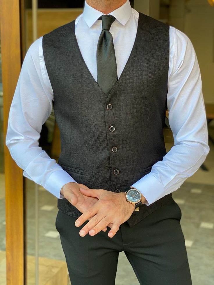 Production : slim fit buttoned vestcolor : beige Material content:% 25 wool % 30 pes % 40 viscon. % 5 elestan.Available size: : 46-48-50-52-54-56 Business Sleeveless Vest With Buttons, Sleeveless Business Vest With Buttons, Business Vest With Hidden Button Closure, Business Vest With Single Button, Business Vest With Single Button Sleeveless, Sleeveless Business Vest With Hidden Button Closure, Business Sleeveless Vest With Single Button, Classic Single-breasted Sleeveless Vest, Winter Classic Sleeveless Blazer