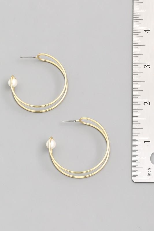 Lux gold and pearl earrings! Small Hoop Metal Pearl Earrings For Pierced Ears, Trendy Gold Metal Pearl Earrings, Trendy Hoop Earrings With Pearl Drop, Trendy Gold Pearl Earrings, Trendy Gold Hoop Earrings With Pearls, Gold Hoop Pearl Earrings With Ear Wire, Gold Pearl Hoop Earrings With Ear Wire, Trendy Gold Pearl Charm Earrings, Gold Metal Hoop Earrings With Pearl Charm