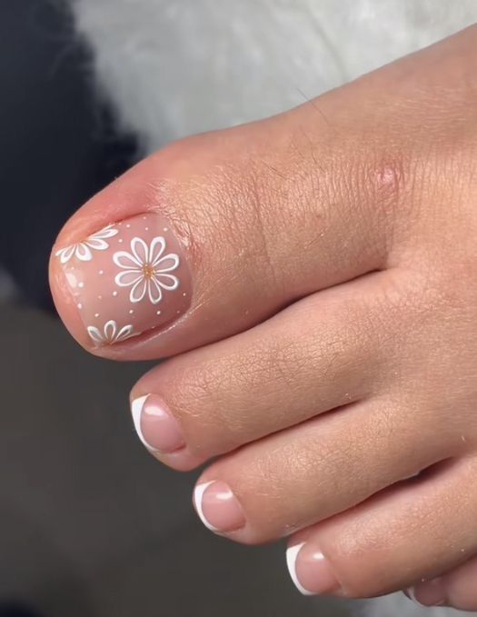 Nails Feet Design Pedicures, Elegant Pedicure, Neutral Chrome, Pedicure Gel, Toenail Designs Summer, Toenail Art, Pedicure Nail Designs, Pedicure Ideas, Unghie Nail Art