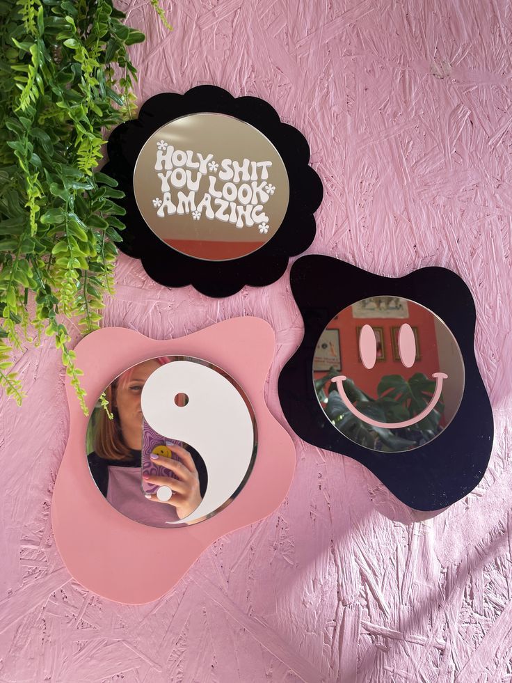 Pink wall with collection of Printed Weird groovy shaped mirror backs, available in lots of colours Diy Funky Mirror Frame, Aesthetic Mirror Diy, Mirror Ideas Aesthetic, Groovy Mirror, Funky Mirror Ideas, Disc Mirror, Mirror Painting Ideas, Blob Mirror, Mini Mirrors