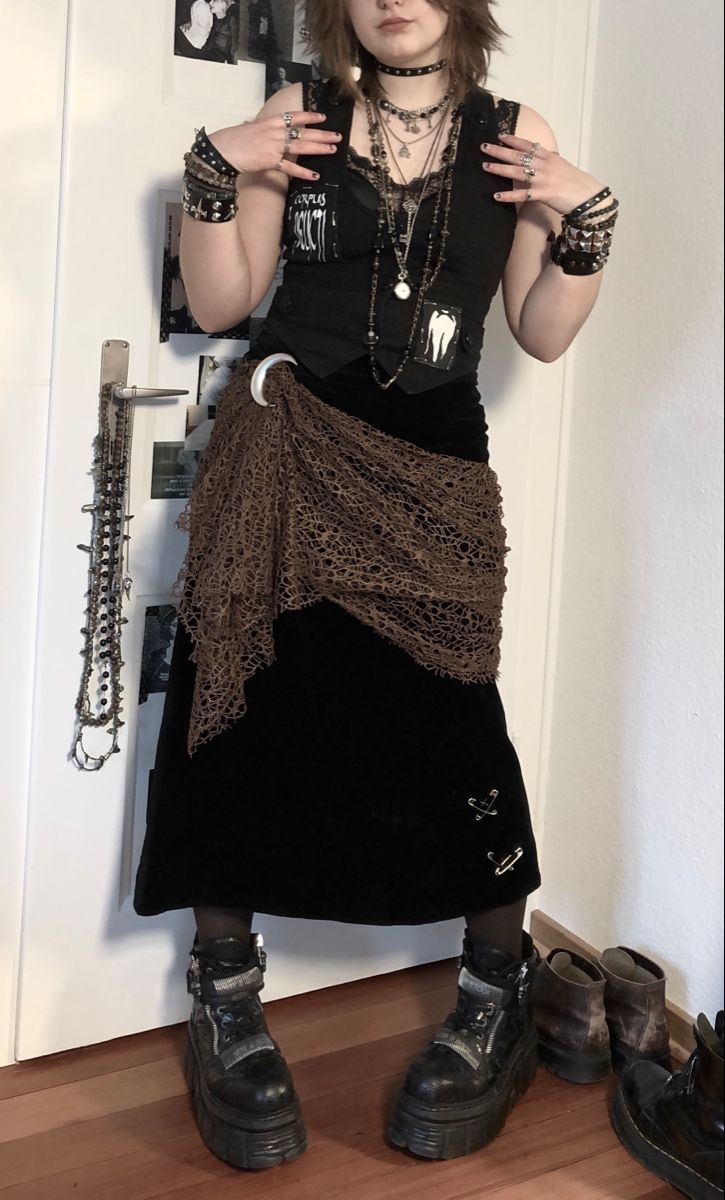 Goth Hobbit Aesthetic, Grunge Androgynous Outfit, Mid Size Alternative Fashion, Whimsigoth Fits, Maximalism Jewelry, Crowcore Outfit, Hippie Goth Outfits, Witchy Fits, Combat Boots Aesthetic