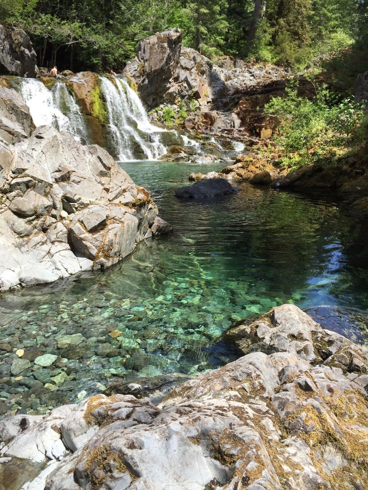 there is a small waterfall in the middle of some rocks