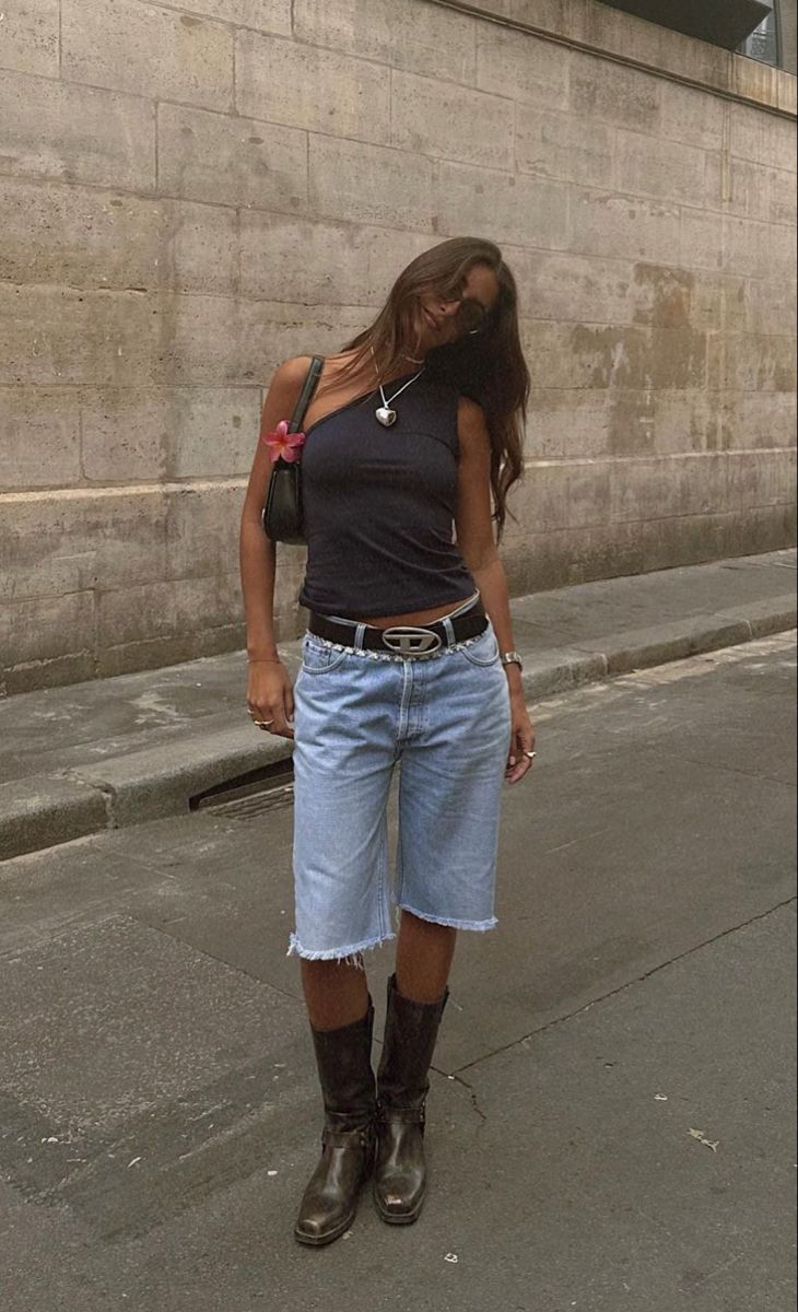 Outfit Summer Casual, Capri Outfits, Casual Summer Outfits For Women, Cowboy Outfits, Bermuda Jeans, Short Jeans, Mode Inspo, Outfit Inspo Fall, Edgy Outfits