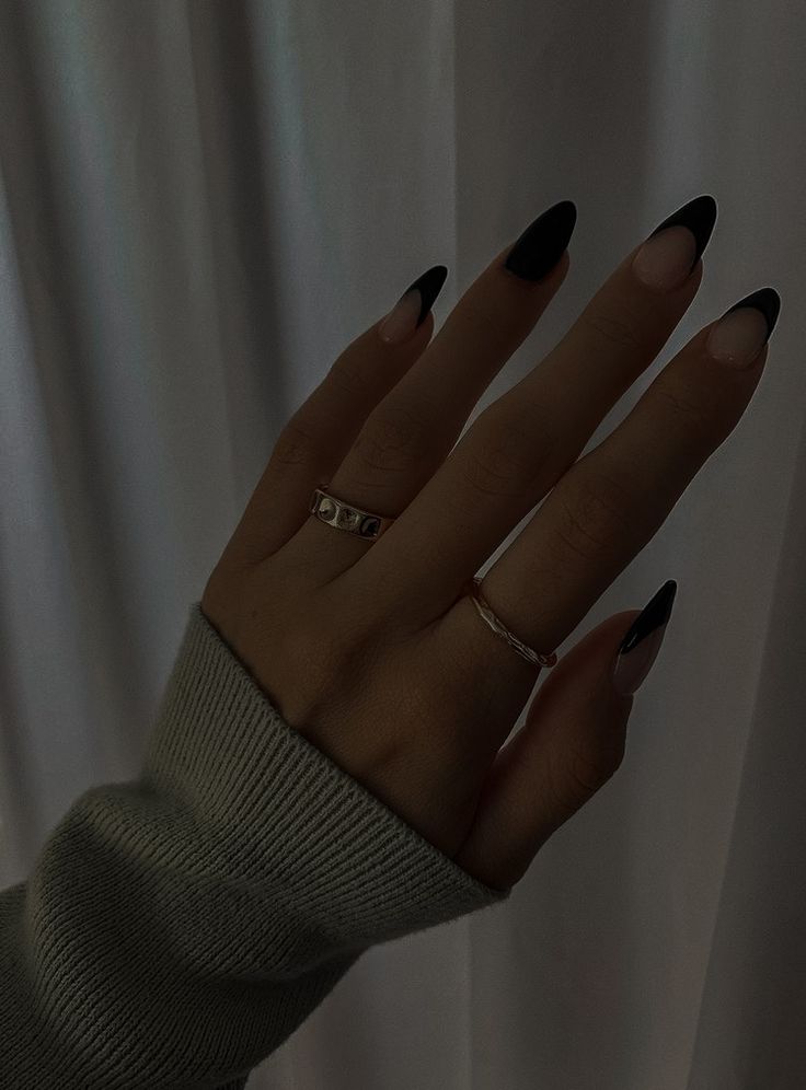 Nails Dark Asthetics, Dark Feminine Aesthetic Nails, Black Chipped Nails Aesthetic, Black Nail Asthetic Pics, Nail Inspo Dark Feminin, Nail Asthetic Pics, Black Nails And Rings Aesthetic, Black Acrylic Nail Designs, Black Acrylic Nails