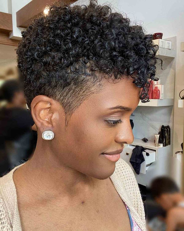 Short Black Natural Hairstyles, Natural Hair Haircuts, Edgy Short Haircuts, Short Natural Haircuts, Black Women Short Hairstyles, Short Natural Curly Hair, Dunner Wordend Haar, Tapered Natural Hair, Natural Hair Cuts