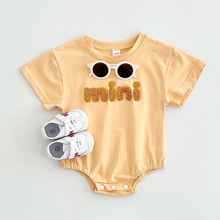 Your little one will be the cutest mini in town with this adorable 'Mini' Short Sleeve Onesie! 🤩 This comfy cotton onesie features a playful 'Mini' letter print, perfect for your baby to wear all summer long. ☀️ The breathable fabric and relaxed fit will keep them cool and comfy, whether they're crawling around the house or playing at the park. 👶 #summerfashion #babyclothes #minionesie Specifications: Gender: Unisex Age Range: 1-18 months Style: Cute Pattern Type: Letter Season: Summer Materia Romper Outfit, Girls Blouse, Mini Short, Boys Top, Basic Outfits, Girls Rompers, Blue Jacket, Boys Shirts, Cute Pattern