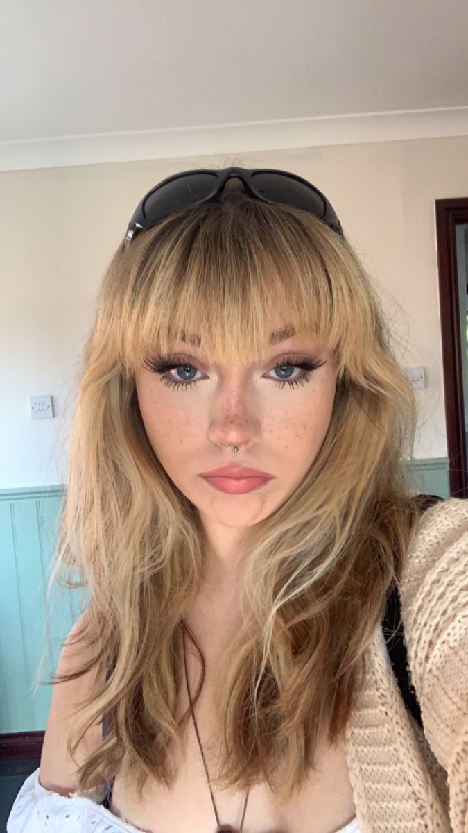 Pin Straight Hair With Bangs, Long Bangs With Face Framing Layers, Blonde Layered Bangs, Blond Hair With Fringe, Light Brown Hair With Blonde Bangs, Blonde Hair Fringe Bangs, Long Haircut Bangs, Haircut Ideas Bangs, Long Layers With Bangs Round Face