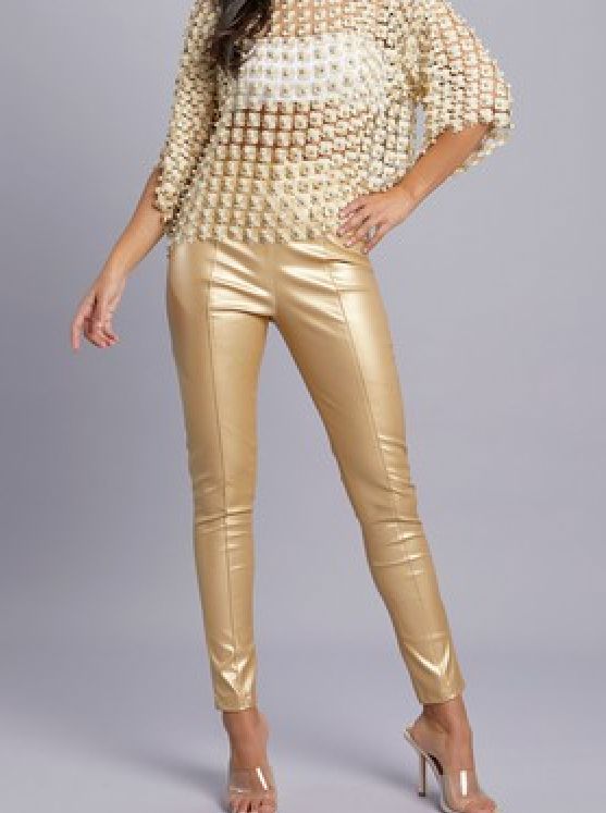 Soft leather high waist skinny pants. Luxury Fitted Shiny Pants, Golden Pants Outfit, Gold Leggings Outfit, Gold Pants Outfit, Casual Date Night Outfit, Gold Leggings, Leather Leggings Outfit, Gold Pants, Leather Pants Outfit